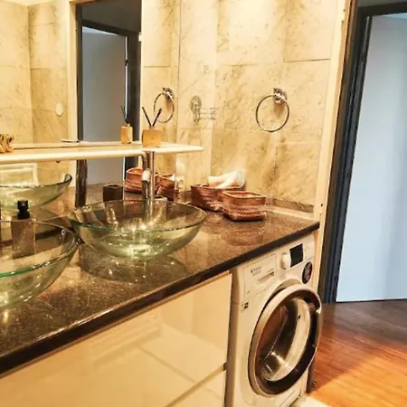 Spacious Flat With Terrace And Cathedral View شقة *